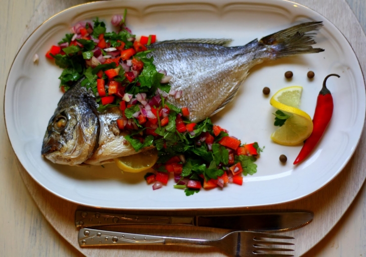 Белая рыба с овощами